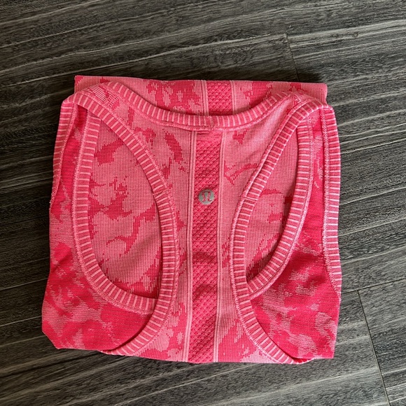 Lululemon Swifty Tech Racerback - Picture 8 of 8
